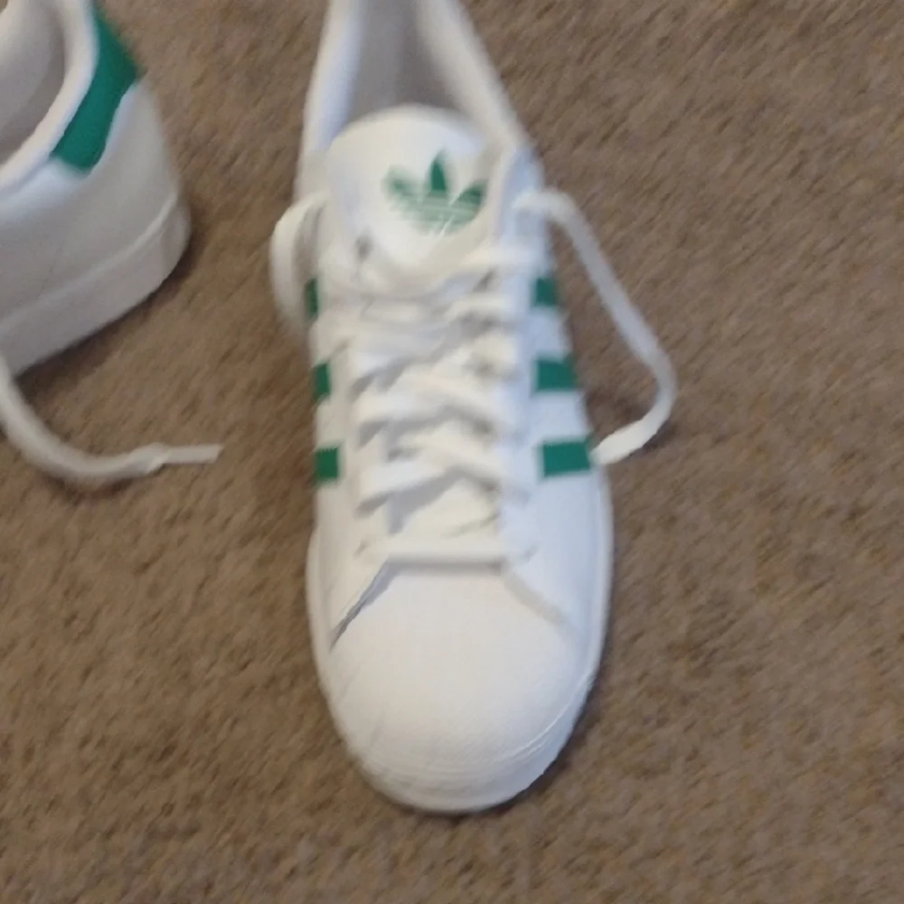 Adidas Shell Toe White and Green Athletic Shoes with Classic Stripes ***NEW WO.B - Picture 8 of 8